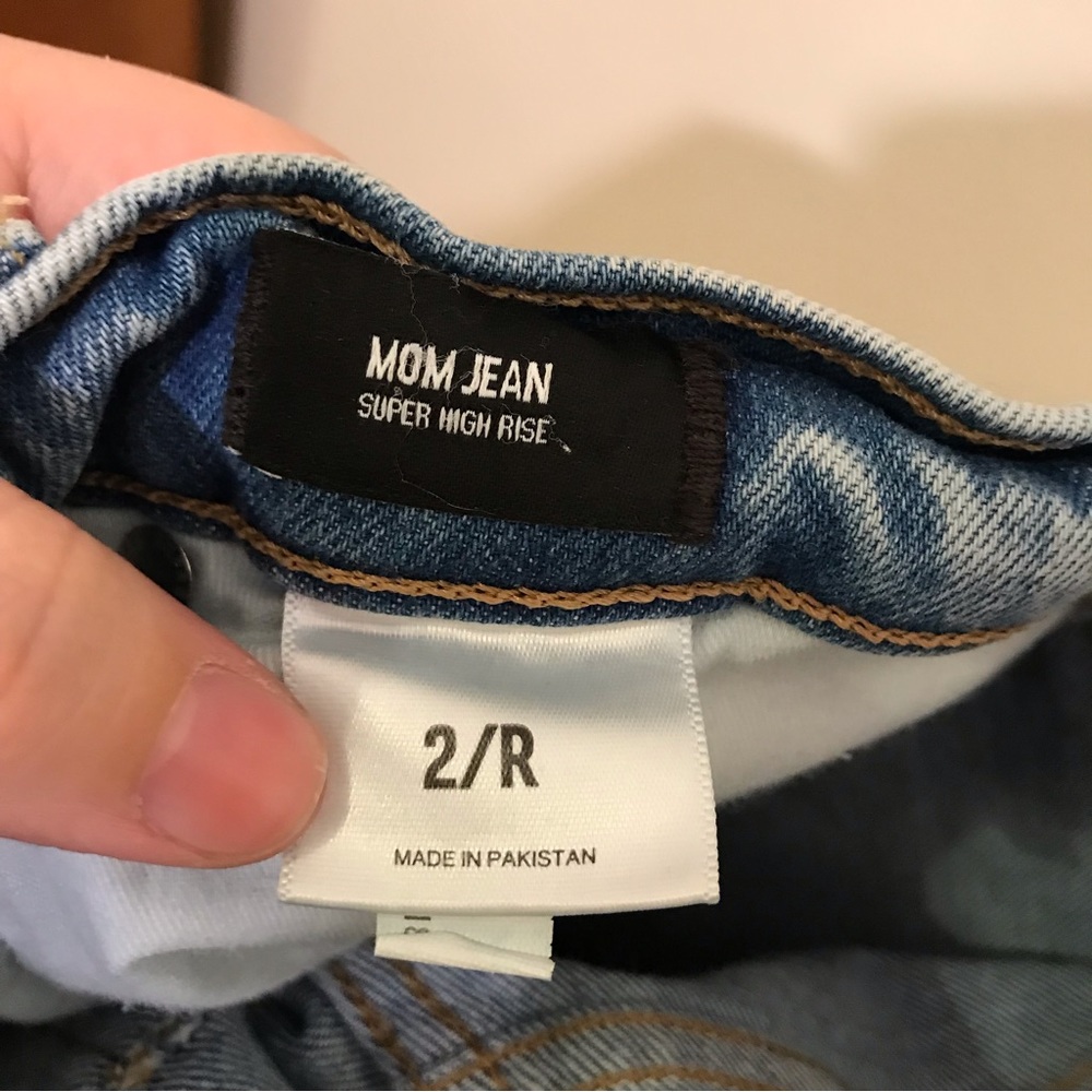 Express Mom Jean Super High Rise Size 2 Light Wash Distressed Denim - Picture 11 of 12